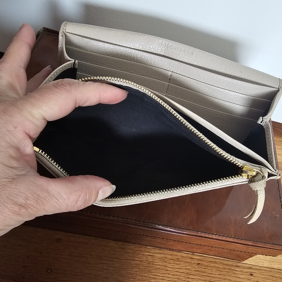 Authentic BALENCIAGA Metallic Edge Long snap wallet. - Picture 10 of 16